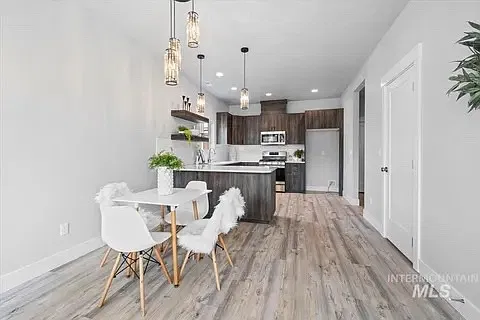 3 bed, 1433 sqft, $1,800 — Photo 4