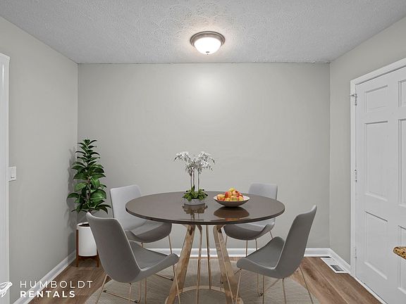 4th image of 1121-1126 Scottsdale Dr #17