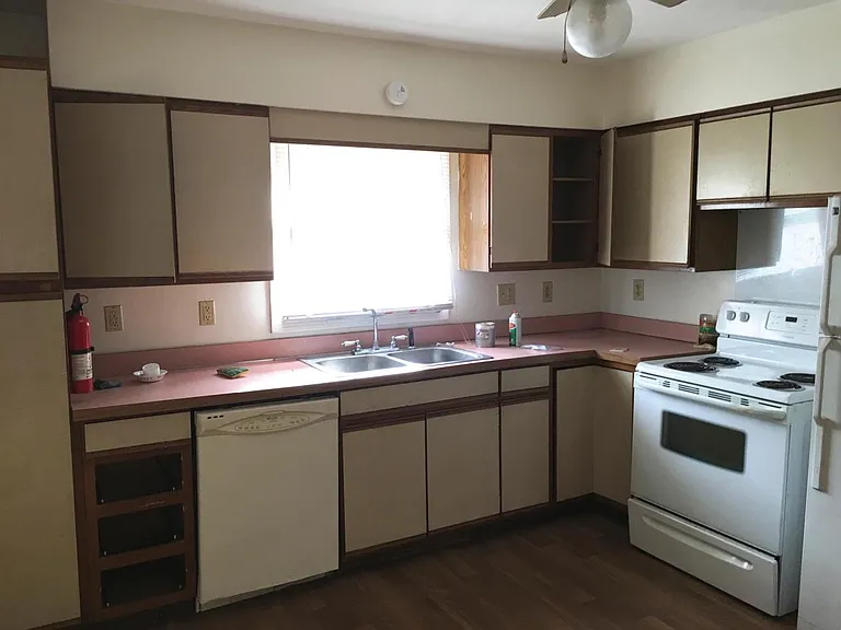1302 Lakewood Dr #C — Photo 2