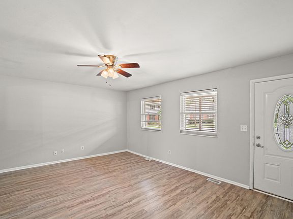 2nd image of 9 Yager Ct