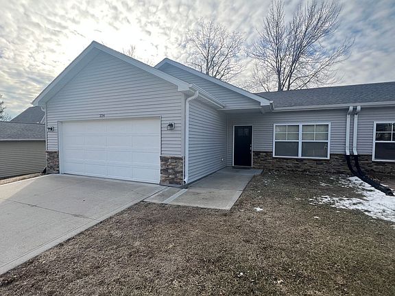 2nd image of 224 Oskaloosa St