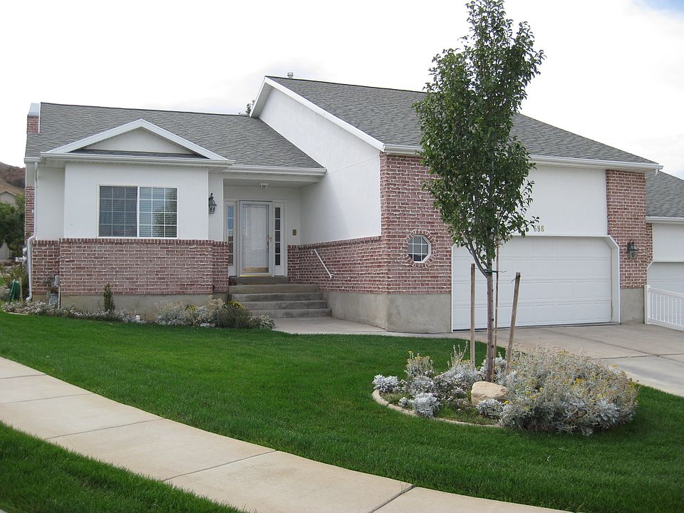 1st image of 586 S Oak Ln