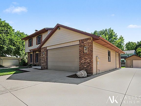 4th image of 3714 Oskalossa Dr SW
