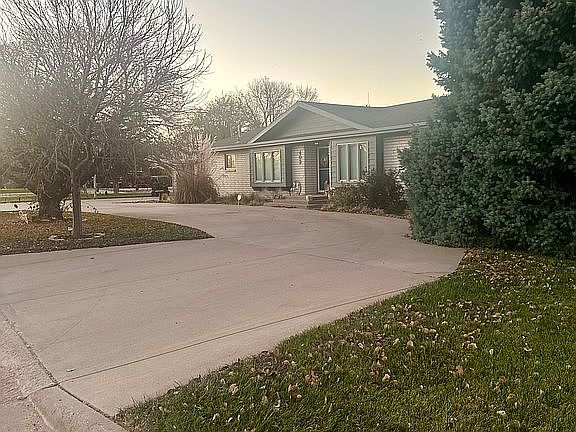 3rd image of 403 E Greenwood Ave