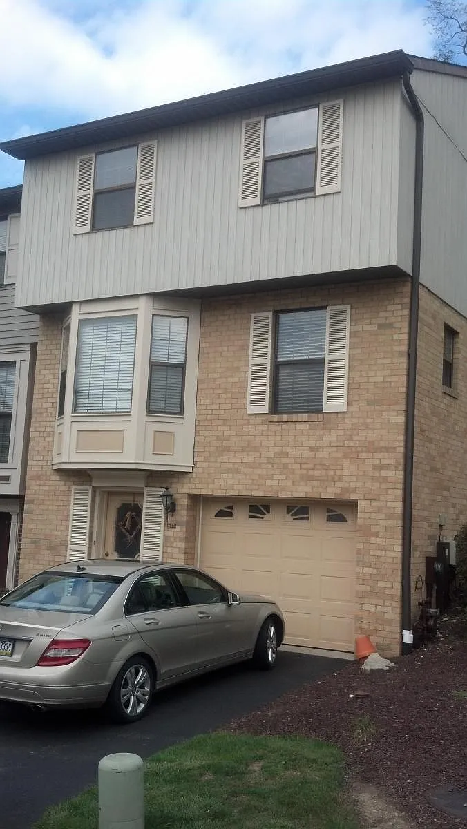 Building Photo - 594 Thorncliffe Dr
