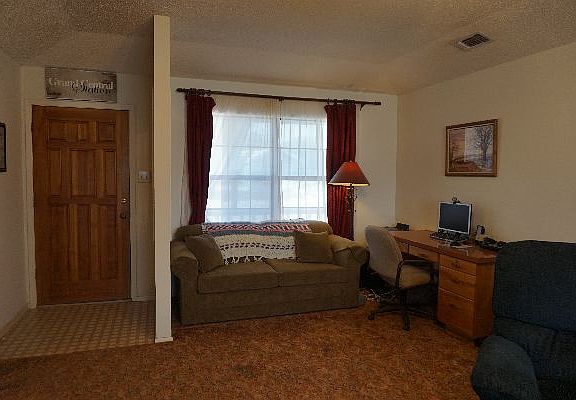 4th image of 1600 W 4th St