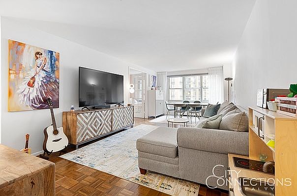 1st image of 155 W 68th St APT 931