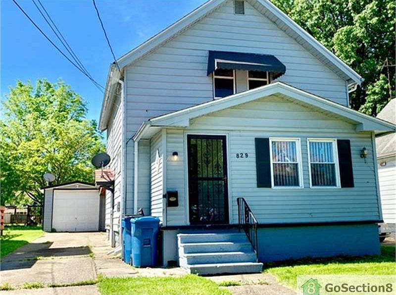 1st image of 829 W 20th St
