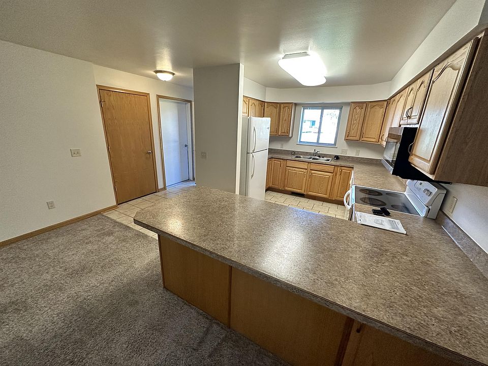 1st image of 125 Sater St