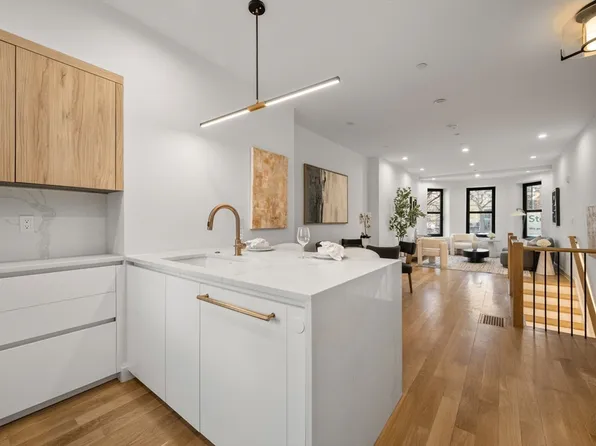 1618 Beacon St #A, Brookline, MA 02446