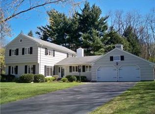 11 New England Dr, Rochester, NY 14618