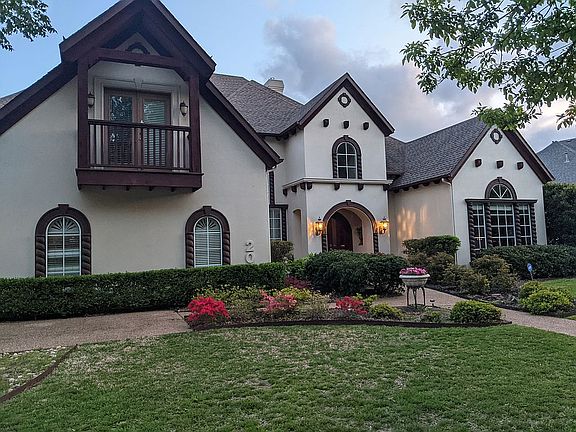 5th image of 200 Country Club Dr