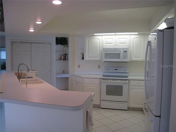 4th image of 2133 New Bedford Dr