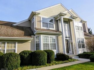 521 Goldfinch Ter, Stewartsville, NJ 08886