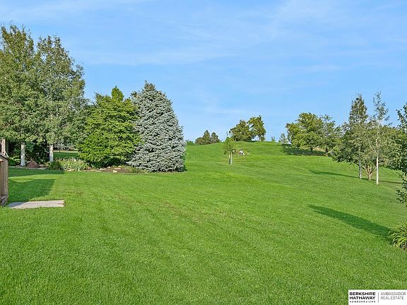 2nd image of 17205 Oakmont Dr