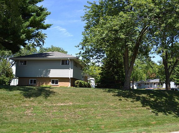 3rd image of 5340 Clover Dr