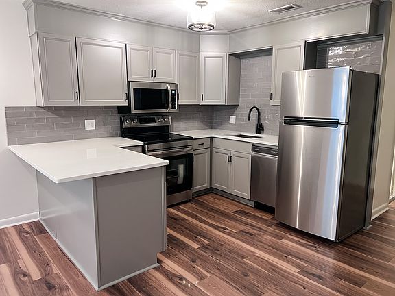 2nd image of 76 Wistonia Pl #4