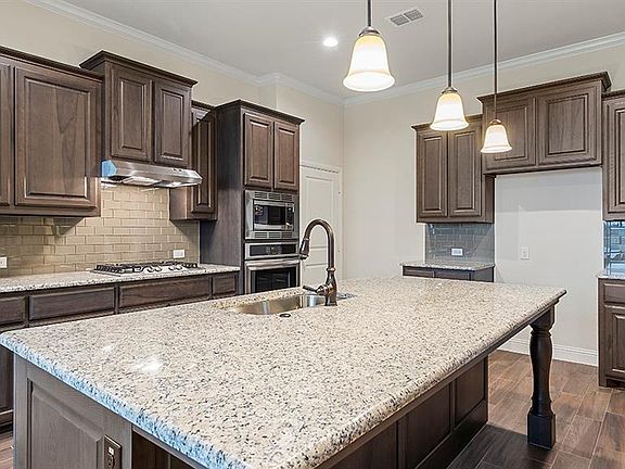 Photos shown here may not depict the specified home & features included are for illustration purposes only