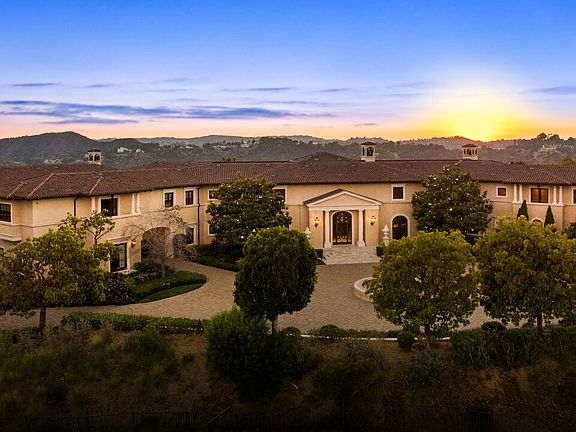 3rd image of 10 Beverly Ridge Ter
