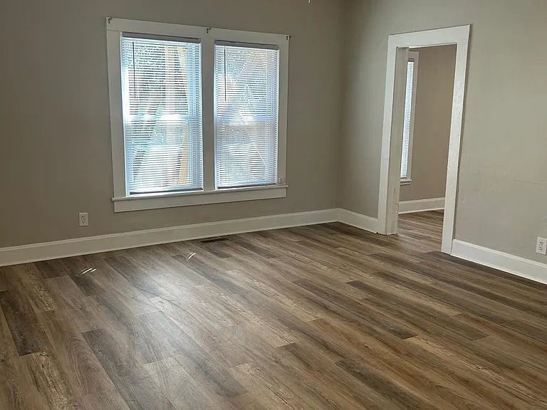 240 E New Hampshire Ave — Photo 5
