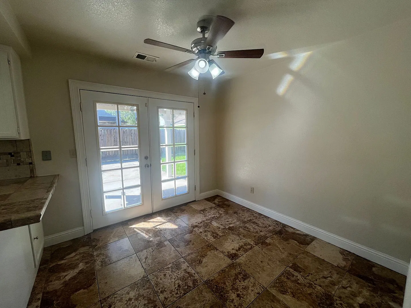 Spacious 3-Bedroom Home in Cul-de-Sac — Photo 4