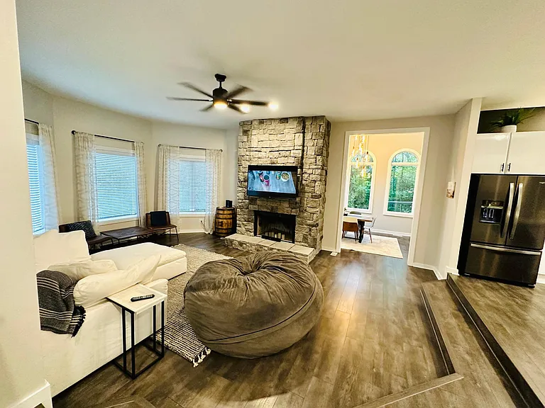 2607 Phoenix Hill Dr — Photo 16