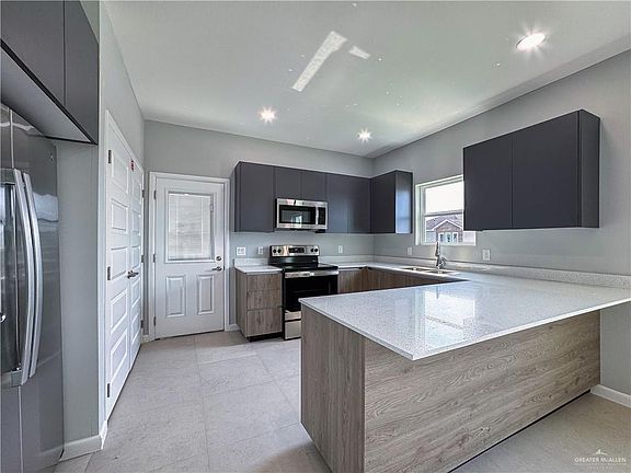 4th image of 906 N Abbey Ave #4