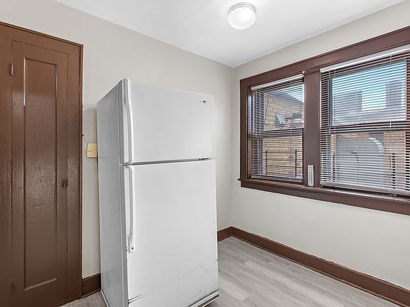 4th image of 914 W Glen Flora Ave APT 304