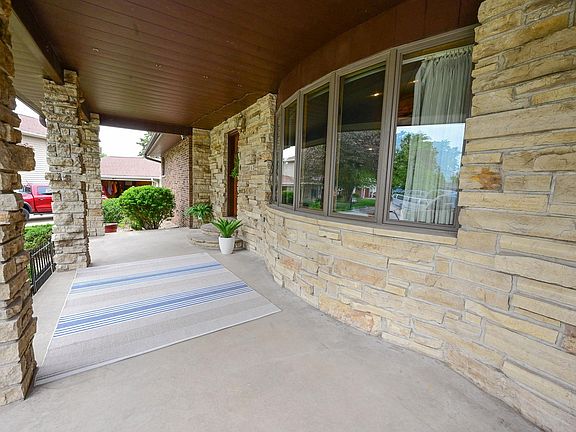 3rd image of 117 Marshall Ct