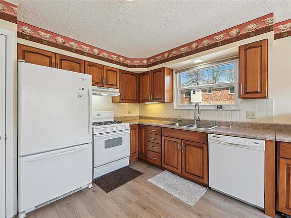 5th image of 4643 Candace Dr
