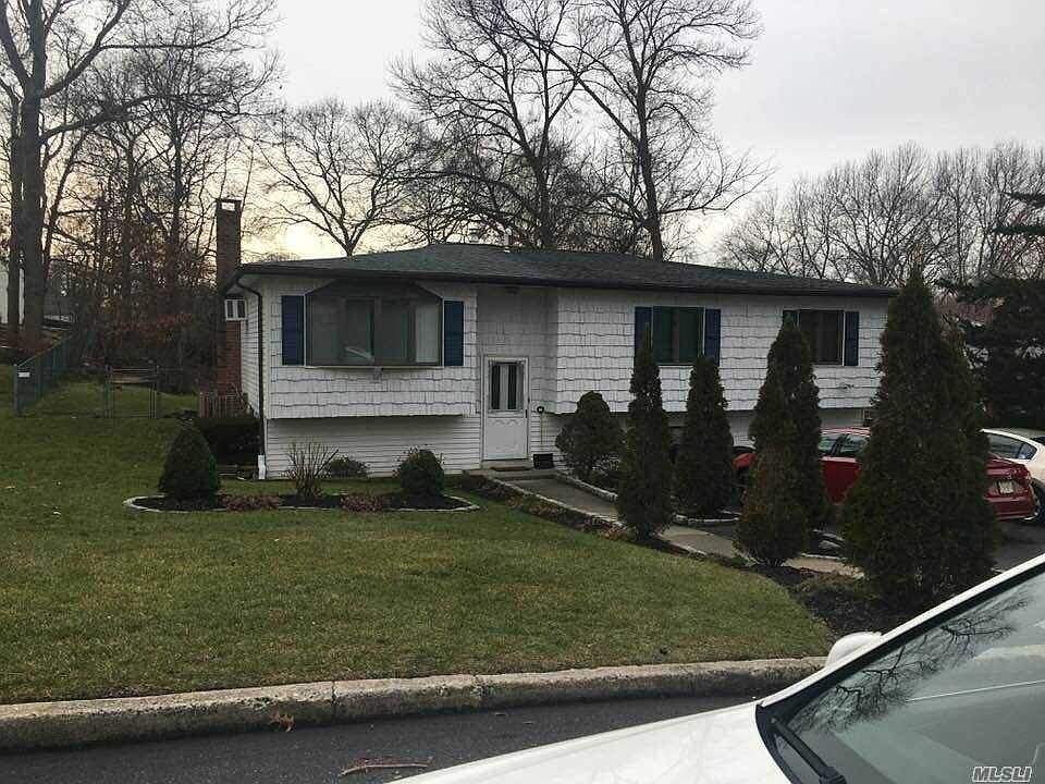 1st image of 10 Somers Ln