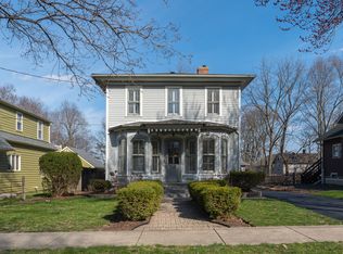 121 N 2nd St, Geneva, IL 60134