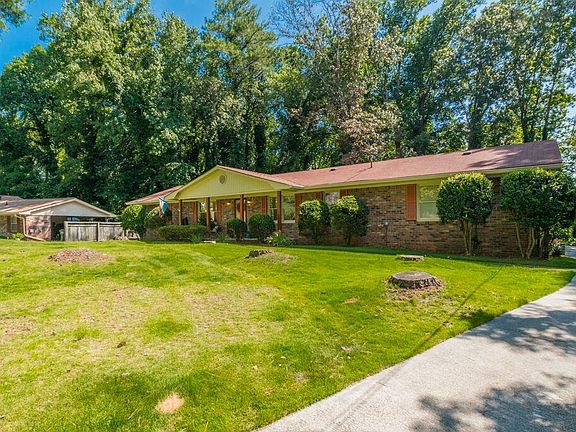 3rd image of 422 White Oak Dr SW