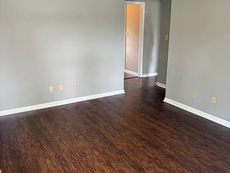 1636-1642 E Moffett Ln — Photo 10