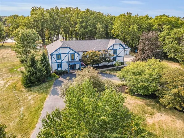 7708 NW Mastern Dr, Parkville, MO 64152