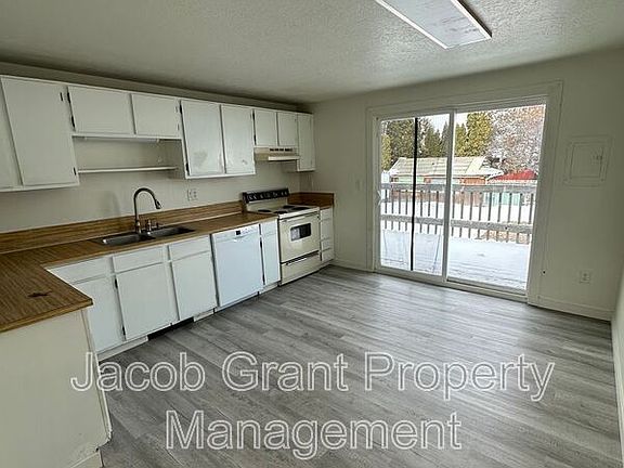 3rd image of 2301 Stace St #1