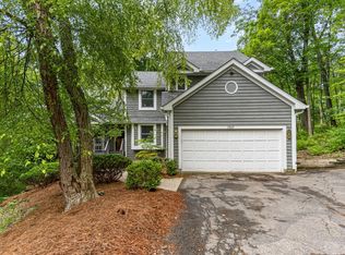 3845 Chimney Hill Dr, Blue Ash, OH 45241