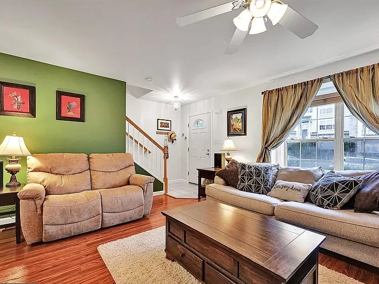 624 Royal View Dr — Photo 3