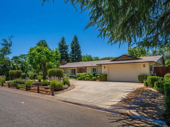 870 Redbud Dr, Redding, CA 96001