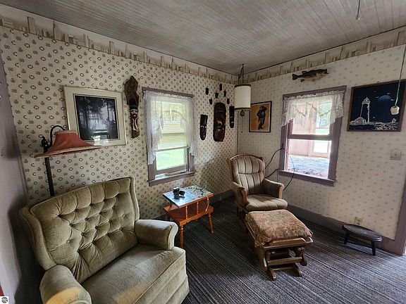 2nd image of 3873 Saginaw St