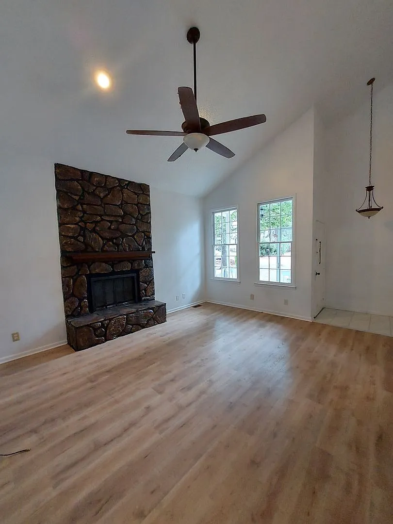Beautiful 3-Bedroom Home in Convenient Harbison Location! — Photo 3
