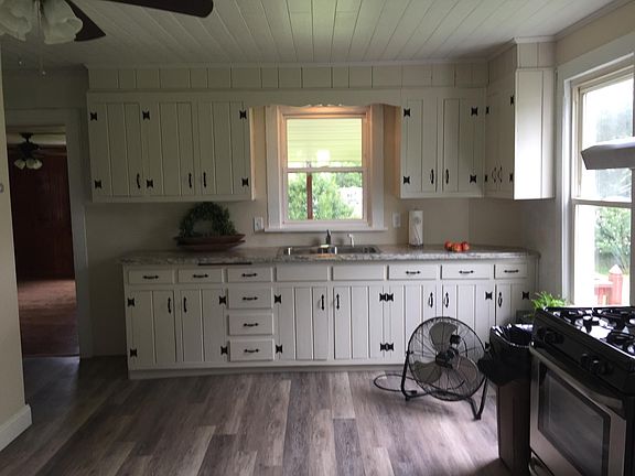 Large eat in kitchen