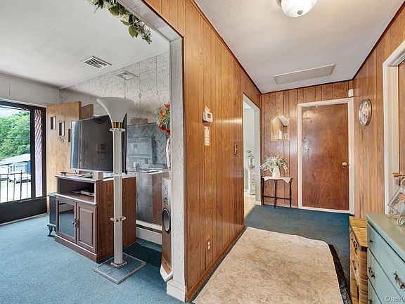 5th image of 35 Wyandotte Street