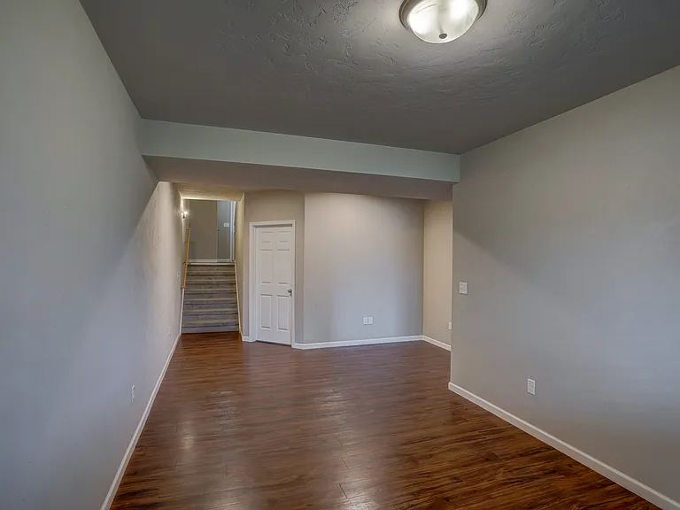 826 Thompson Dr — Photo 6