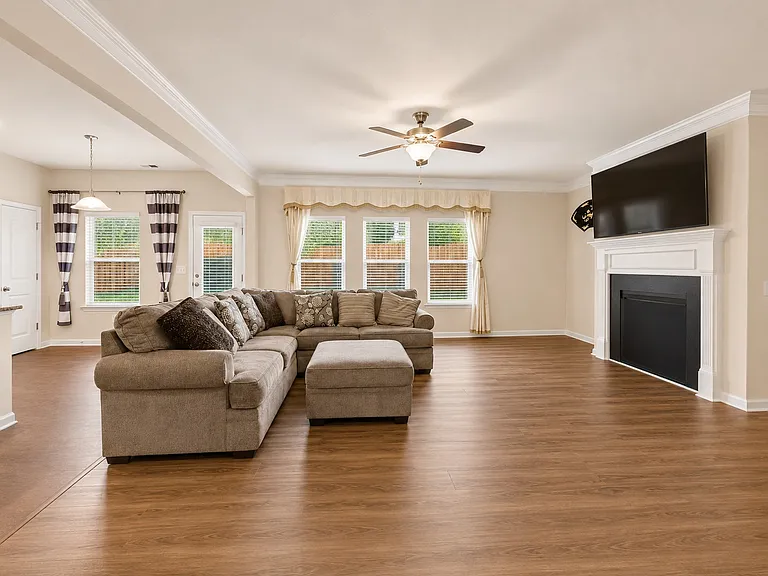1856 Hanover West Dr — Photo 10