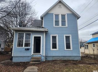 2104 Pershing Blvd, Clinton, IA 52732