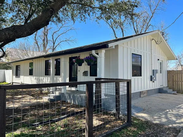 1106 Spring St, Bastrop, TX 78602