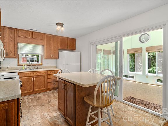 2nd image of 1541 Glenheath Dr