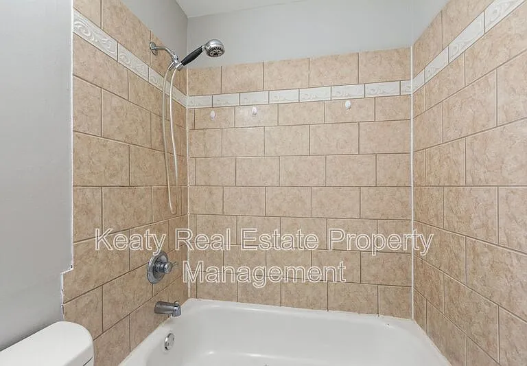 137 Amber St — Photo 19