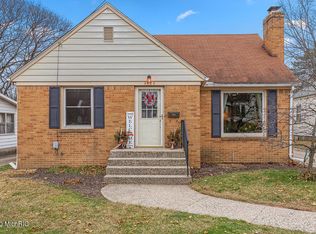2423 Almont Ave SE, Grand Rapids, MI 49507